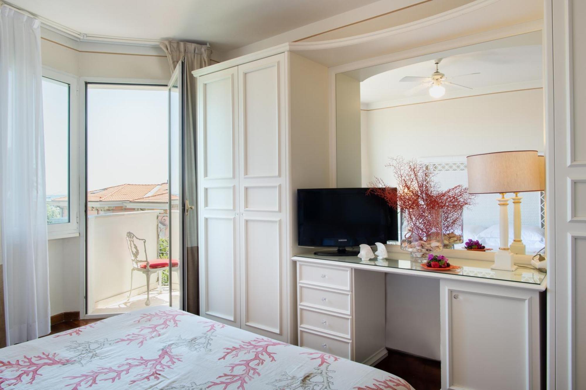 Triple Room,1589553683:JPEG